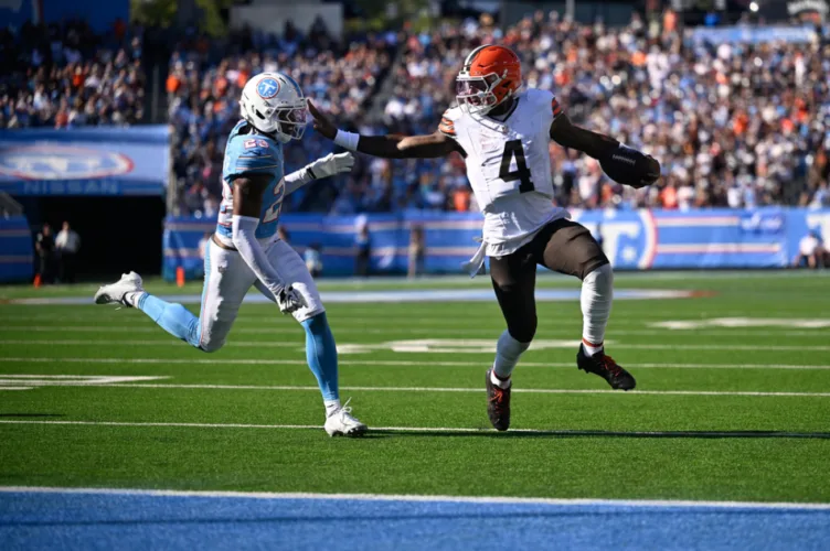 Browns' comebacks put Watson in a 3-QB club